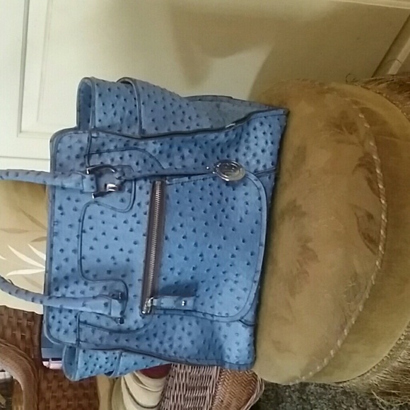 London Fog Handbags - LG London Fog ostrage embossed leather purse